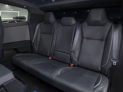 2024 تيسلا سايبر تراك