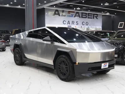 2024 تيسلا سايبر تراك