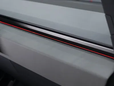 2024 تيسلا سايبر تراك