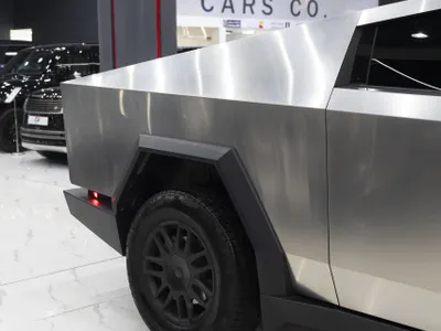 2024 تيسلا سايبر تراك