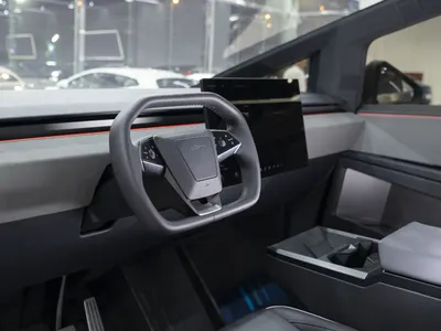 2024 تيسلا سايبر تراك