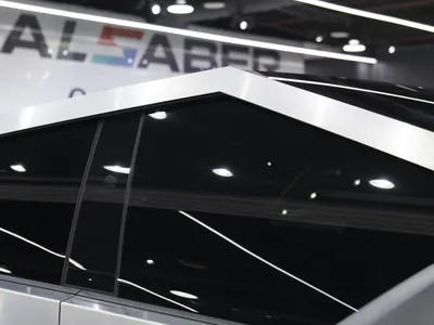 2024 تيسلا سايبر تراك