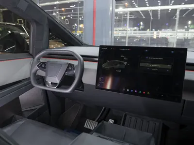 2024 تيسلا سايبر تراك