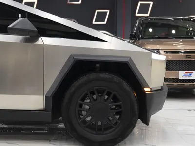 2024 تيسلا سايبر تراك