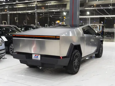 2024 تيسلا سايبر تراك