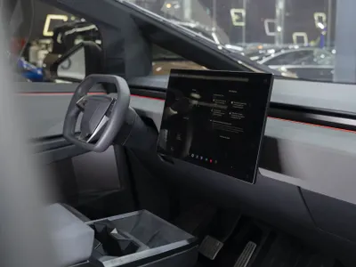 2024 تيسلا سايبر تراك