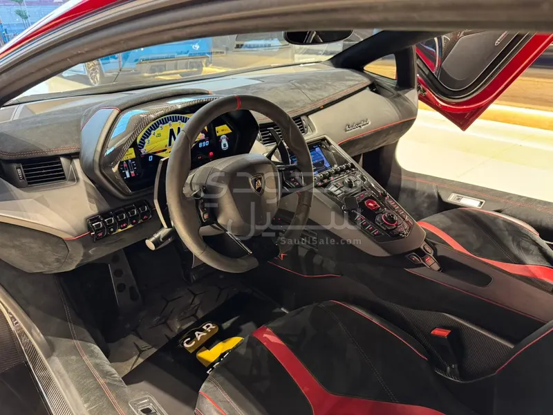 2016 لمبرجيني افنتادور اس