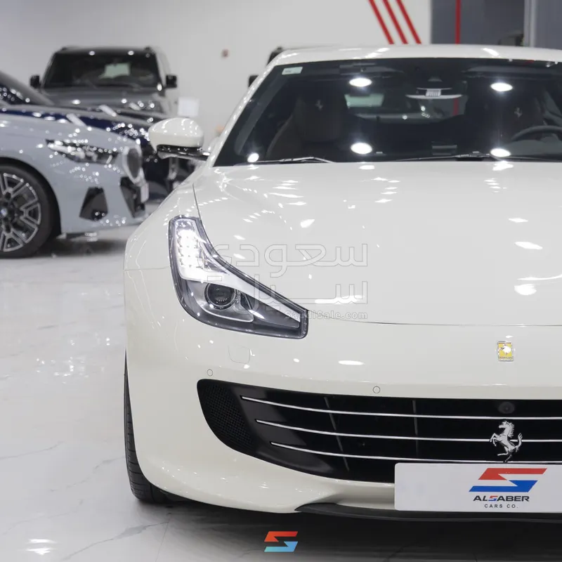 2020 فيراري جي تي سي 4 لوسو