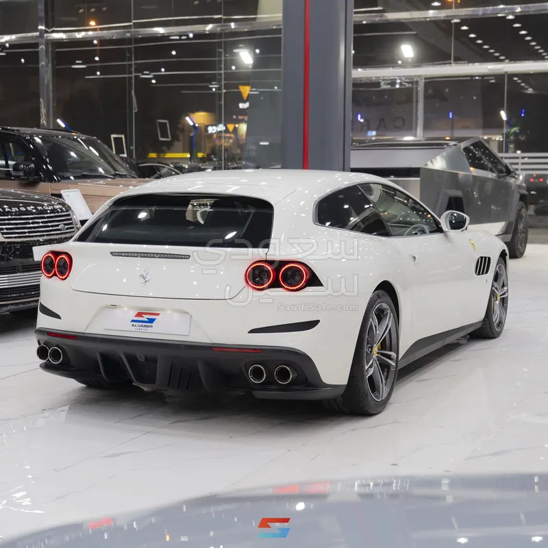 2020 فيراري جي تي سي 4 لوسو