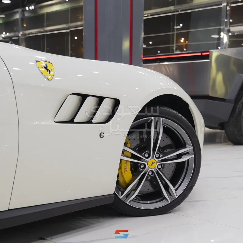 2020 فيراري جي تي سي 4 لوسو