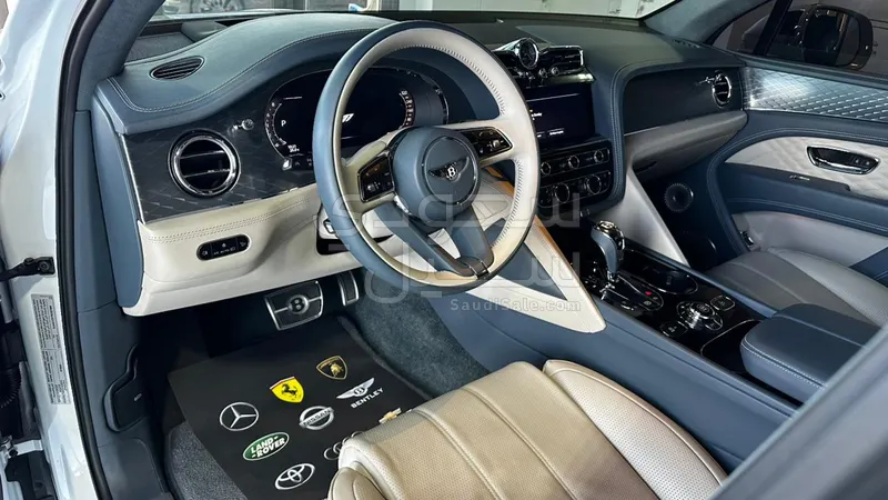 2024 بنتلي بنتايجا في 8