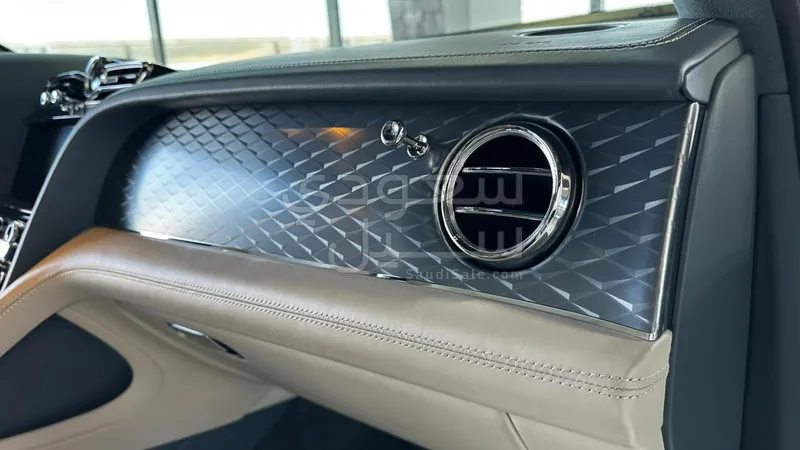 2024 بنتلي بنتايجا في 8