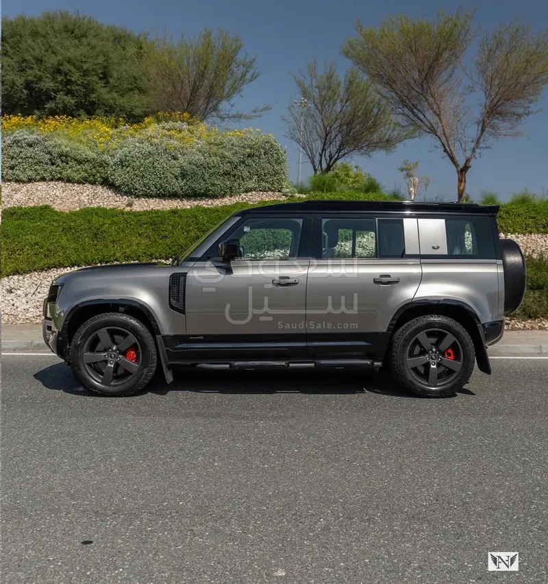 2022 لاند روفر ديفيندر اكس 110