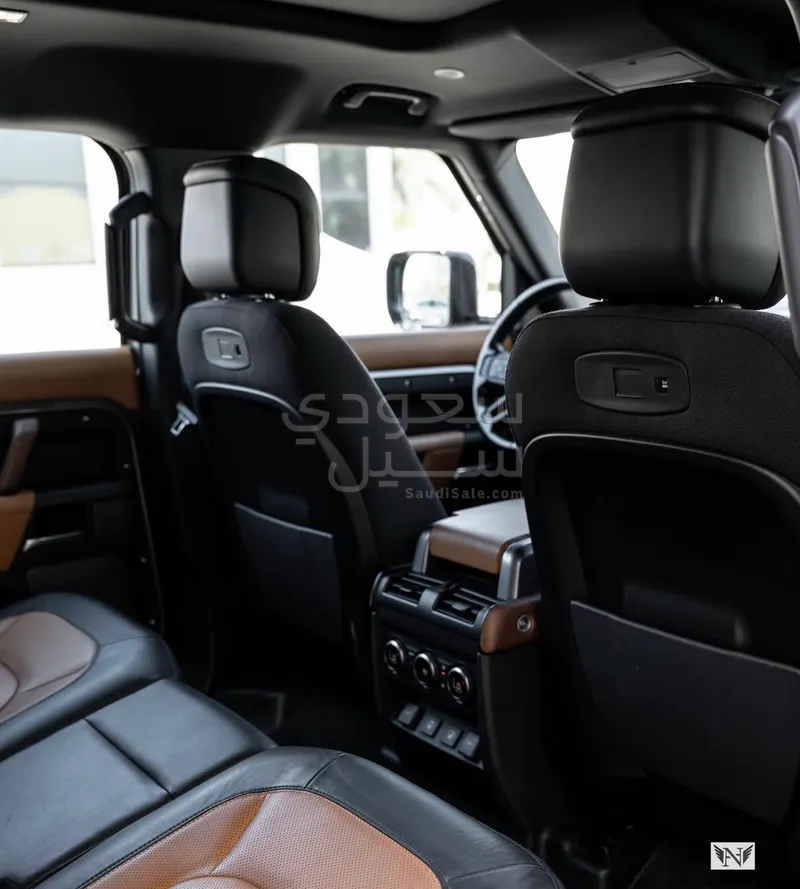 2022 لاند روفر ديفيندر اكس 110