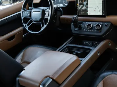 2022 لاند روفر ديفيندر اكس 110