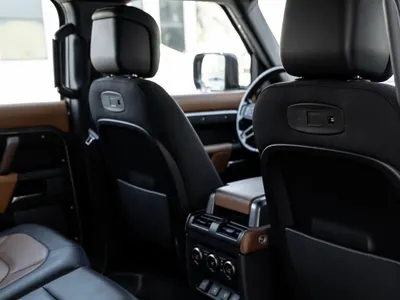 2022 لاند روفر ديفيندر اكس 110