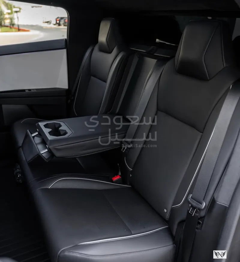 2024 تيسلا سايبر تراك