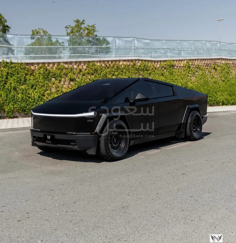 2024 تيسلا سايبر تراك