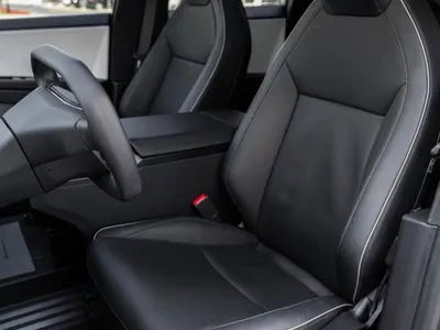 2024 تيسلا سايبر تراك