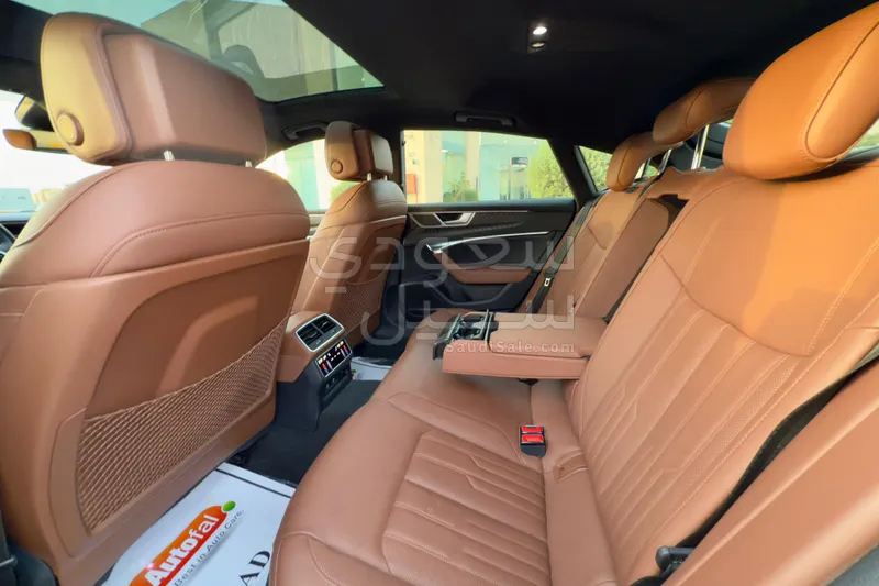 2022 اودي اي 7 55 تي اف اس اي