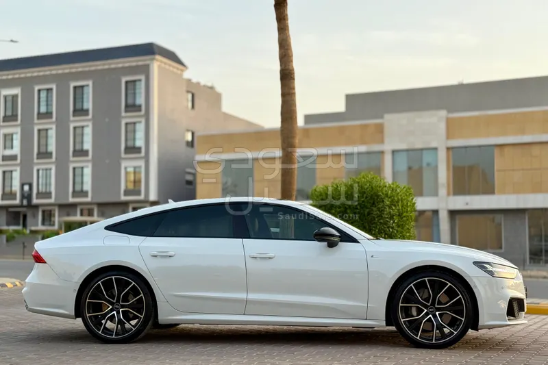 2022 اودي اي 7 55 تي اف اس اي