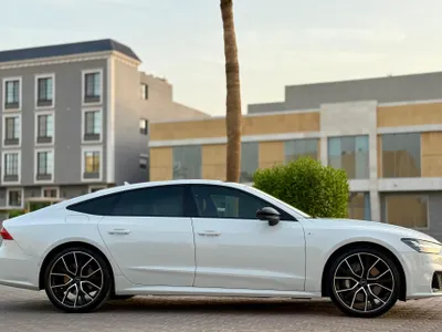 2022 اودي اي 7 55 تي اف اس اي