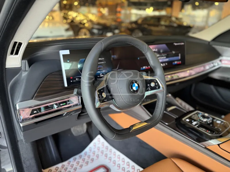 2026 بي ام دبليو الفئة السابعة 735أي