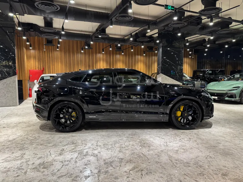 2024 لمبرجيني اوروس بيرفورمانتي