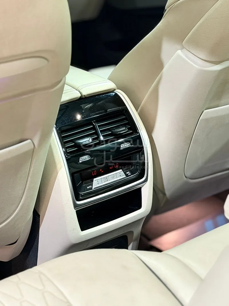 2021 بي ام دبليو الفئة اكس 7