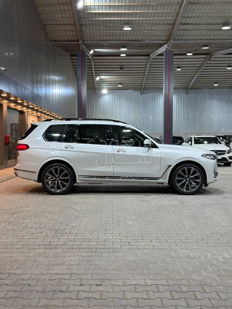 2021 بي ام دبليو الفئة اكس 7