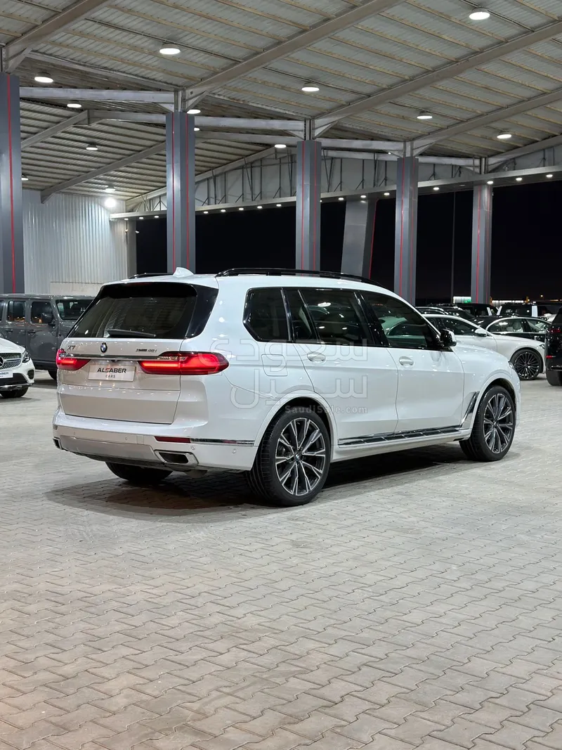 2021 بي ام دبليو الفئة اكس 7