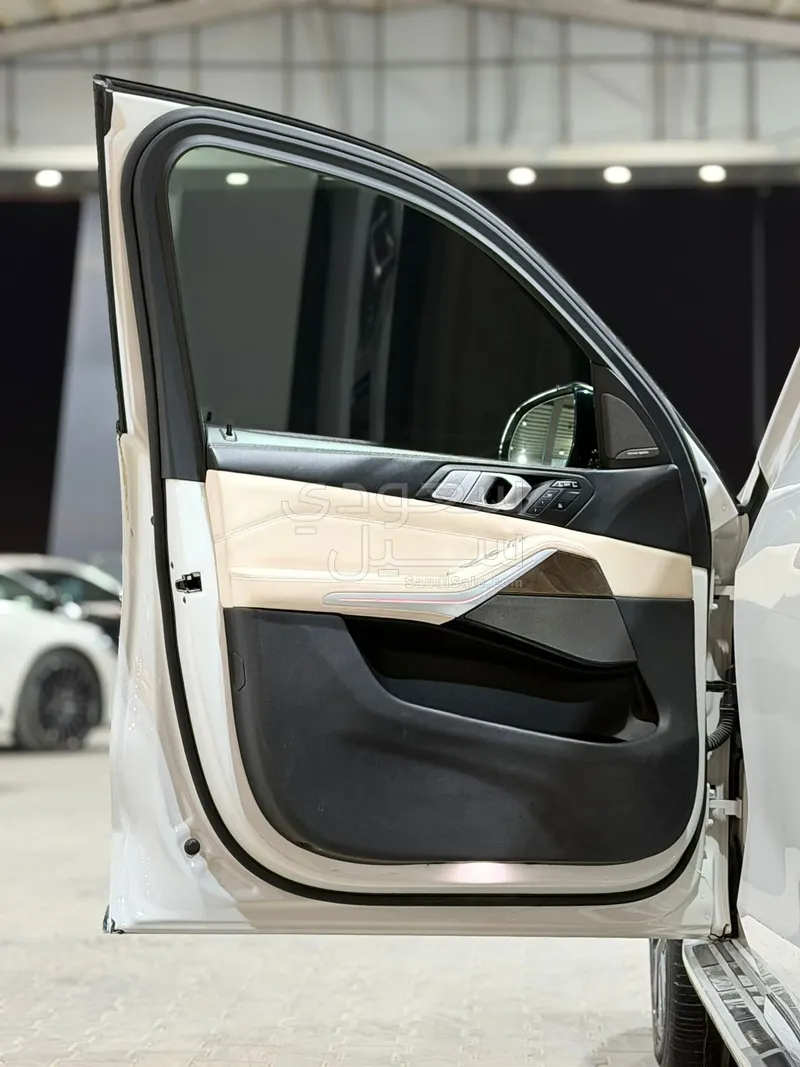 2021 بي ام دبليو الفئة اكس 7