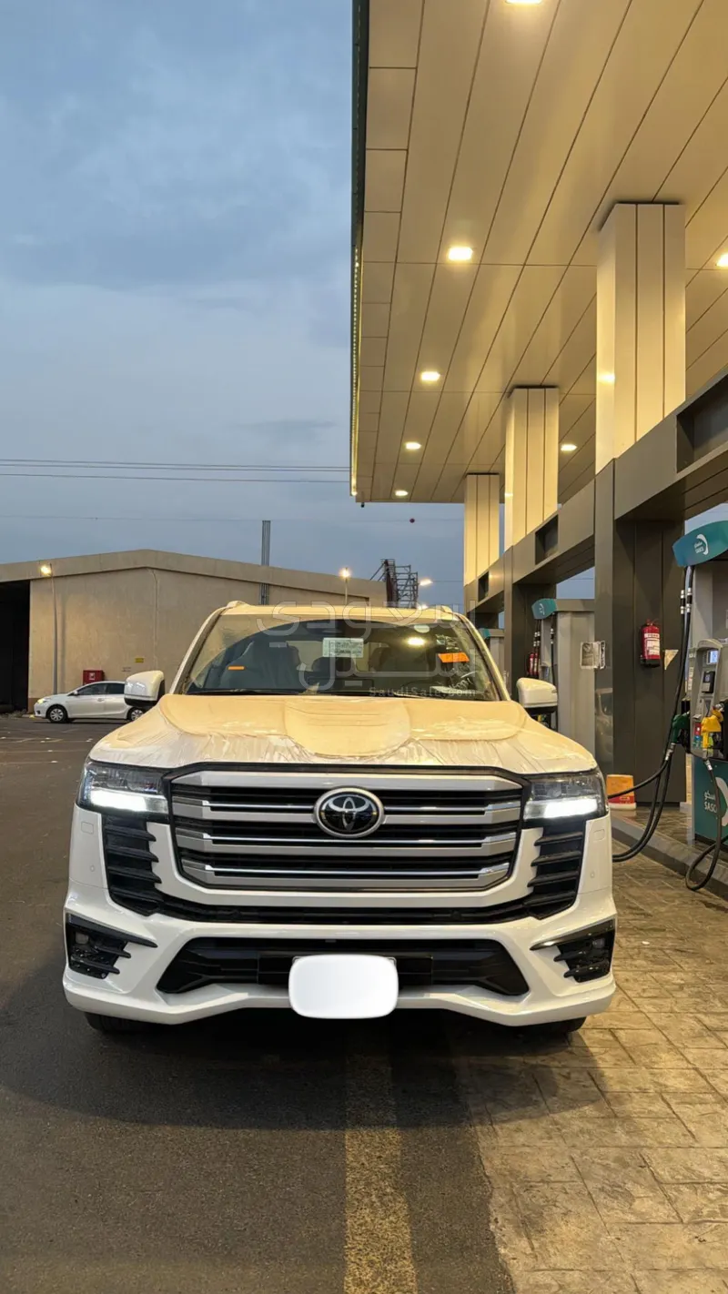 2025 تويوتا لاند كروزر جي اكس ار