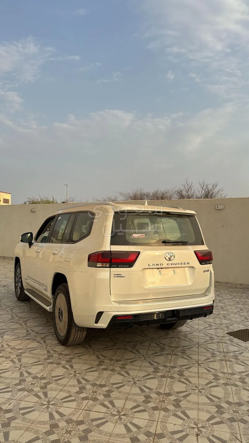 2025 تويوتا لاند كروزر جي اكس ار