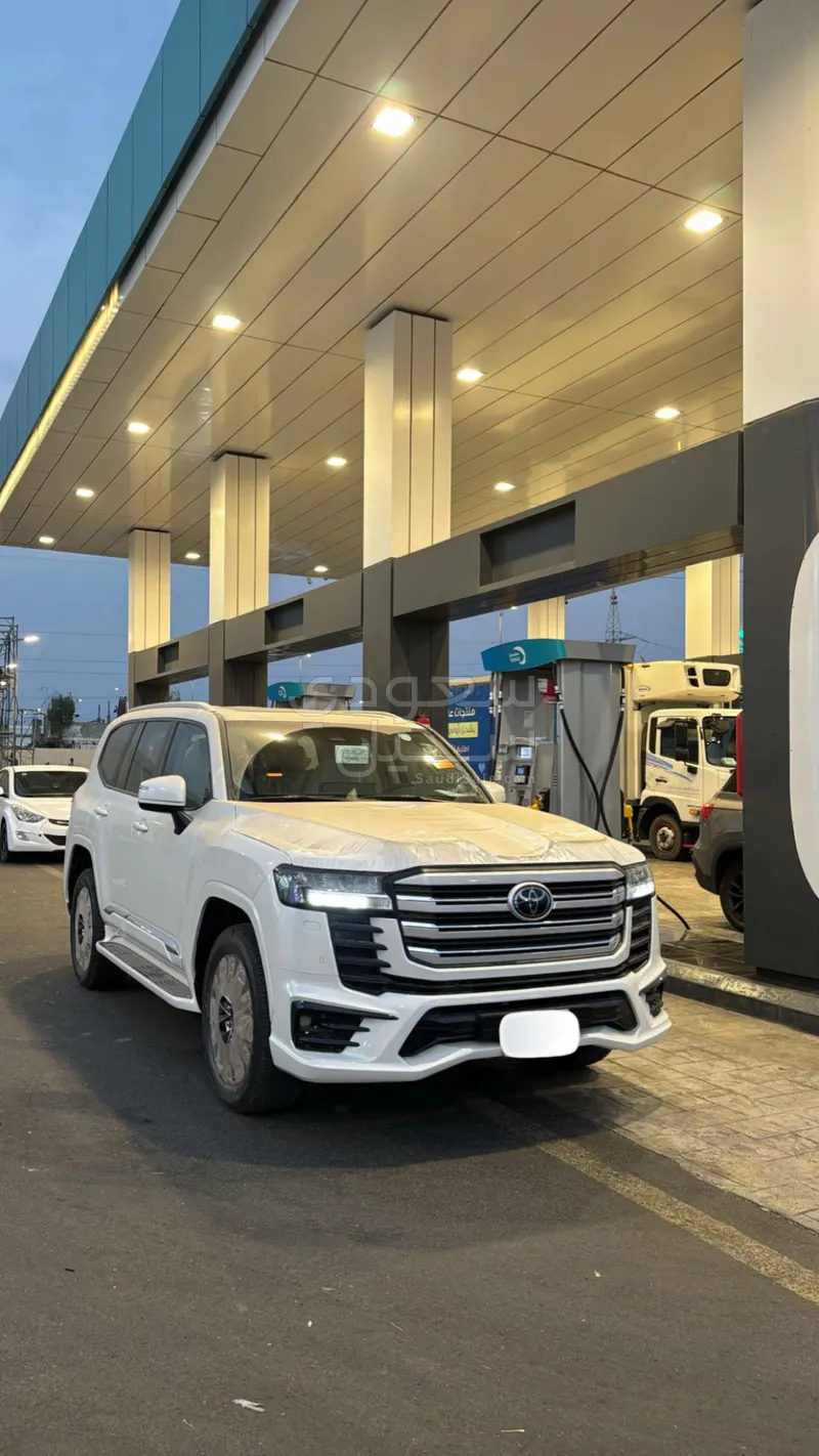 2025 تويوتا لاند كروزر جي اكس ار