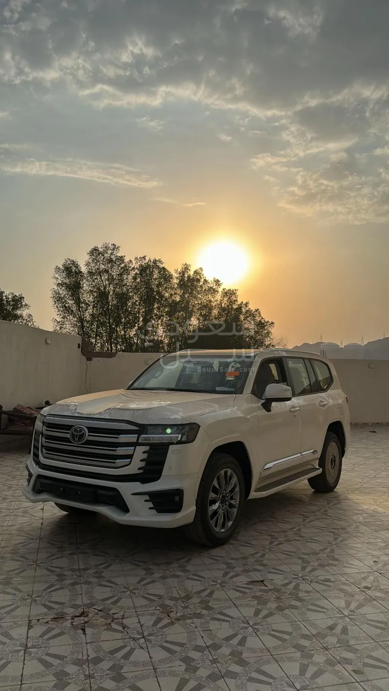 2025 تويوتا لاند كروزر جي اكس ار