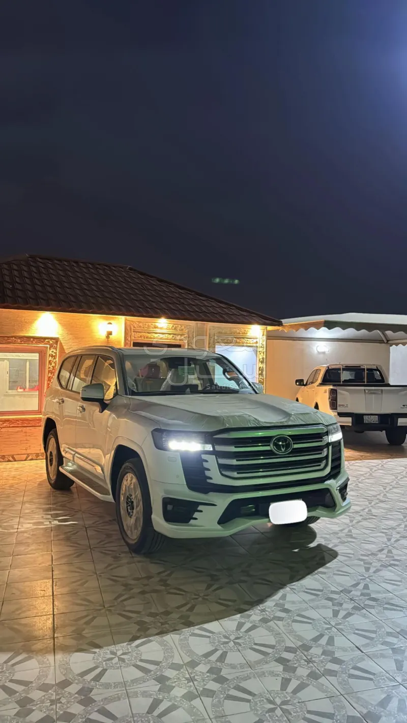 2025 تويوتا لاند كروزر جي اكس ار