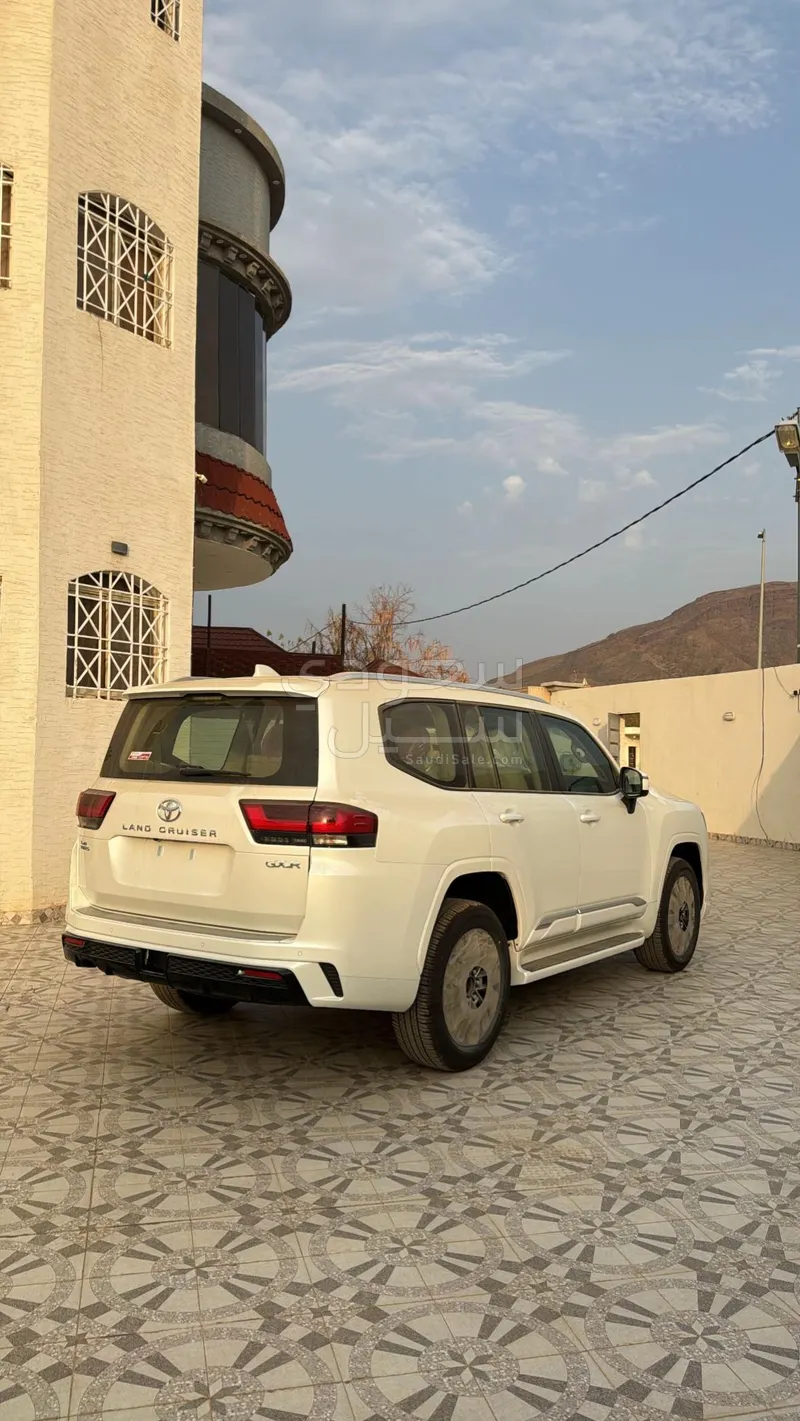 2025 تويوتا لاند كروزر جي اكس ار