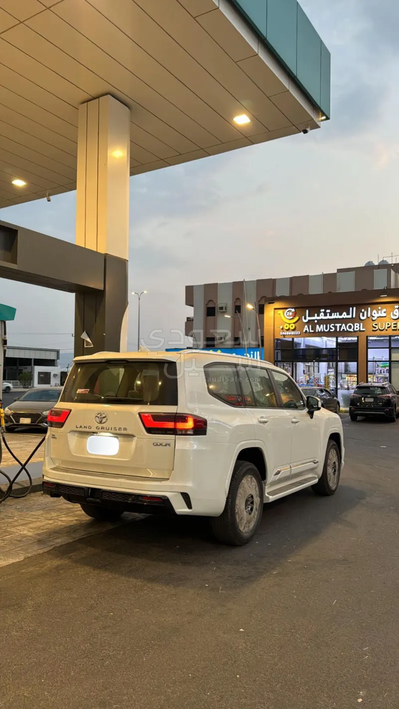 2025 تويوتا لاند كروزر جي اكس ار