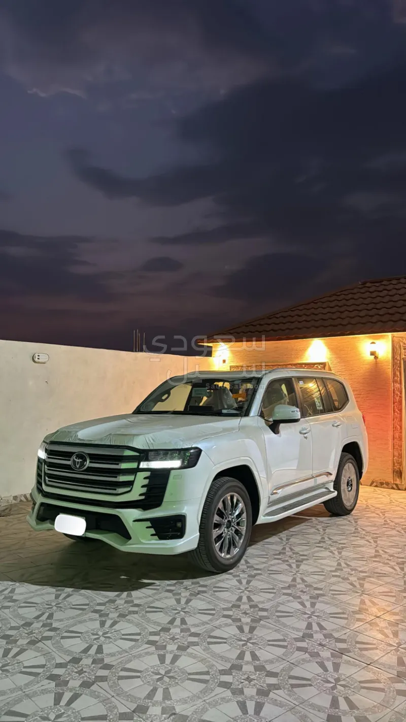 2025 تويوتا لاند كروزر جي اكس ار
