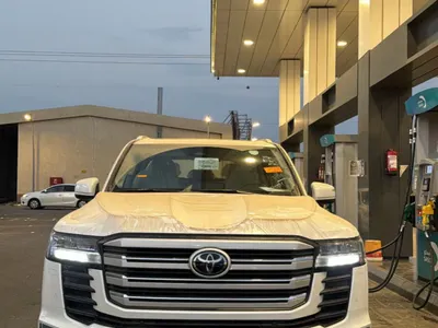 2025 تويوتا لاند كروزر جي اكس ار