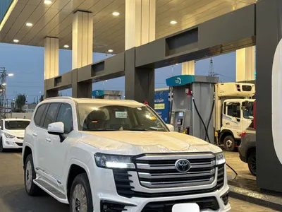 2025 تويوتا لاند كروزر جي اكس ار