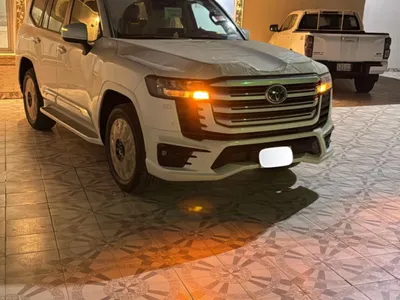 2025 تويوتا لاند كروزر جي اكس ار