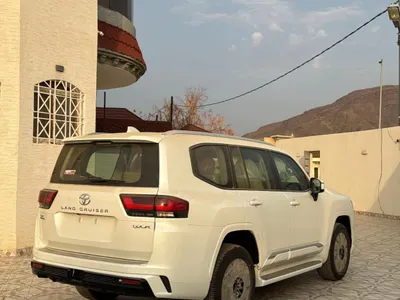 2025 تويوتا لاند كروزر جي اكس ار