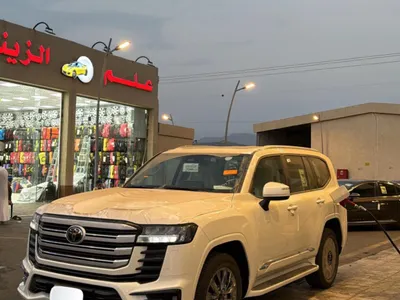 2025 تويوتا لاند كروزر جي اكس ار