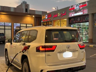 2025 تويوتا لاند كروزر جي اكس ار