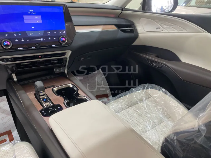 2024 لكزس أر إكس 350