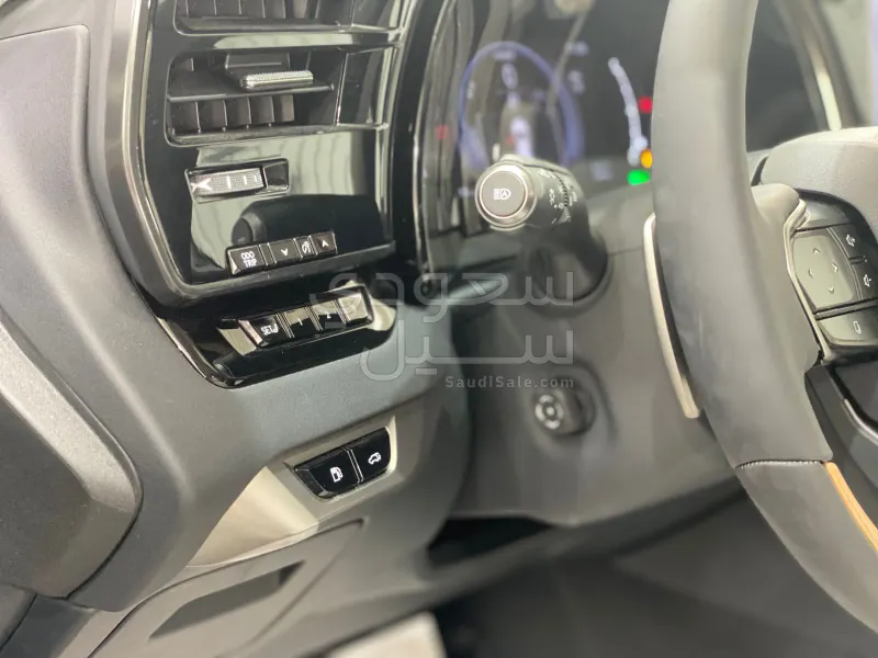 2024 لكزس أر إكس 350