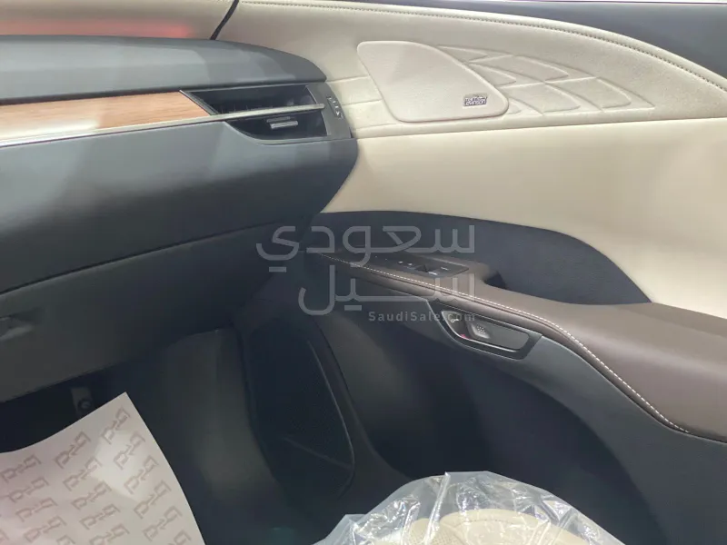 2024 لكزس أر إكس 350