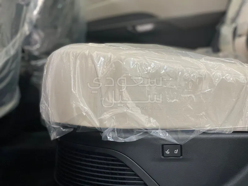 2024 لكزس أر إكس 350